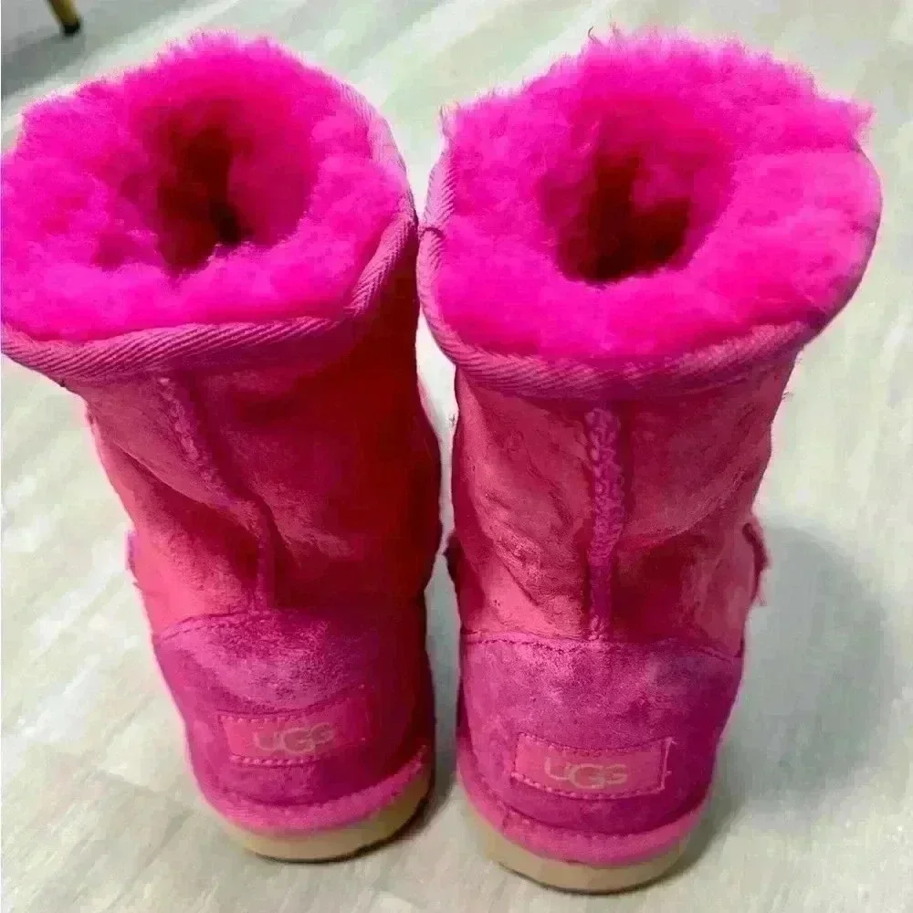 UGG CLASSIC SHORT MAGENTA PINK raspberry BOOTS SIZE 4